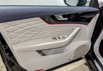 Подержанный автомобиль Hongqi HS5 2024 года (19 фото)