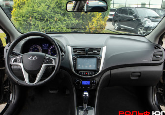 Подержанный автомобиль Hyundai Solaris Sedan 2012 года (10 фото)