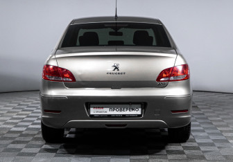 Подержанный автомобиль Peugeot 408 2013 года (6 фото)