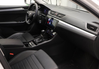 Подержанный автомобиль Skoda Superb Liftback 2024 года (19 фото)