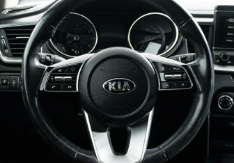 Подержанный автомобиль Kia Ceed Hatchback 2021 года (15 фото)