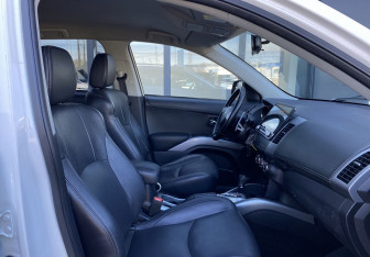 Подержанный автомобиль Citroen C-Crosser 2010 года (22 фото)