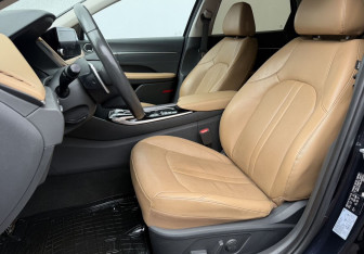Подержанный автомобиль Hyundai Sonata 2020 года (10 фото)