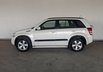 Подержанный автомобиль Suzuki Grand Vitara 2011 года (7 фото)