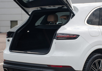 Подержанный автомобиль Porsche Cayenne 2019 года (13 фото)