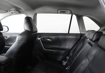 Подержанный автомобиль Toyota RAV4 2021 года (12 фото)