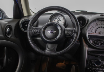 Подержанный автомобиль MINI Countryman 2011 года (15 фото)