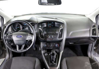 Подержанный автомобиль Ford Focus Wagon 2015 года (9 фото)