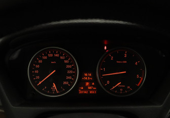 Подержанный автомобиль BMW X5 2013 года (22 фото)