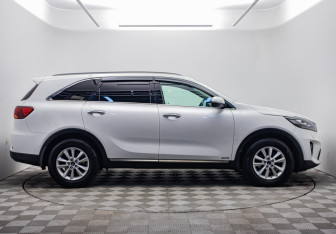 Подержанный автомобиль Kia Sorento 2018 года (6 фото)
