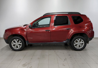 Подержанный автомобиль Renault Duster 2014 года (8 фото)