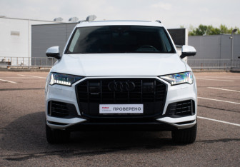 Подержанный автомобиль Audi Q7 2021 года (2 фото)