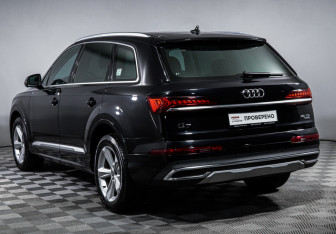 Подержанный автомобиль Audi Q7 2020 года (7 фото)