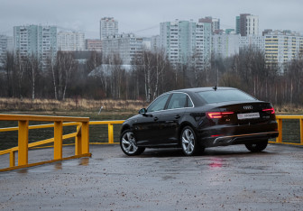 Подержанный автомобиль Audi A4 Sedan 2019 года (16 фото)
