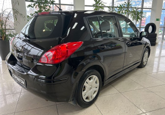 Подержанный автомобиль Nissan Tiida Hatchback 2010 года (5 фото)