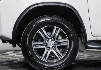 Подержанный автомобиль Toyota Fortuner 2022 года (27 фото)