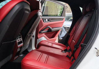 Подержанный автомобиль Porsche Cayenne 2020 года (12 фото)