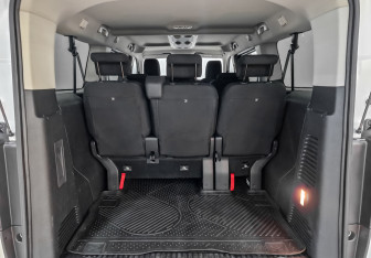 Подержанный автомобиль Peugeot Traveller 2022 года (10 фото)