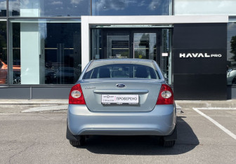 Подержанный автомобиль Ford Focus Sedan 2010 года (6 фото)