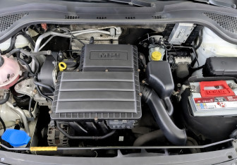 Подержанный автомобиль Skoda Rapid Liftback 2017 года (9 фото)