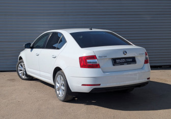 Подержанный автомобиль Skoda Octavia Liftback 2017 года (7 фото)