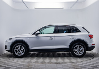 Подержанный автомобиль Audi Q5 2018 года (8 фото)