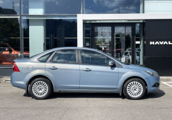 Подержанный автомобиль Ford Focus Sedan 2010 года (4 фото)