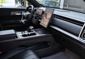 Подержанный автомобиль Jaecoo J7 2024 года (7 фото)