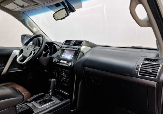 Подержанный автомобиль Toyota Land Cruiser Prado 2016 года (12 фото)