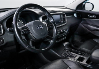 Подержанный автомобиль Kia Sorento 2018 года (14 фото)