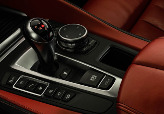 Подержанный автомобиль BMW X6 M 2015 года (18 фото)