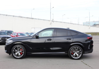 Подержанный автомобиль BMW X6 2021 года (8 фото)