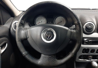 Подержанный автомобиль Renault Logan Sedan 2011 года (16 фото)