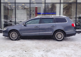 Подержанный автомобиль Volkswagen Passat Wagon 2010 года (5 фото)