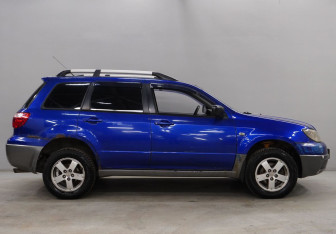 Подержанный автомобиль Mitsubishi Outlander 2007 года (8 фото)