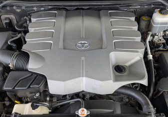 Подержанный автомобиль Toyota Land Cruiser Suv 2017 года (9 фото)