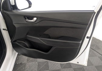 Подержанный автомобиль Hyundai Solaris Sedan 2021 года (24 фото)