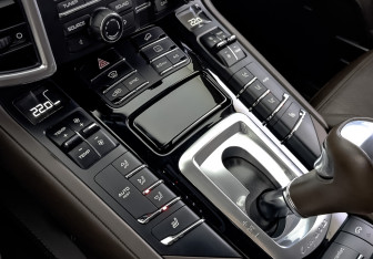 Подержанный автомобиль Porsche Cayenne 2014 года (27 фото)