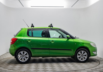 Подержанный автомобиль Skoda Fabia Hatchback 2010 года (4 фото)
