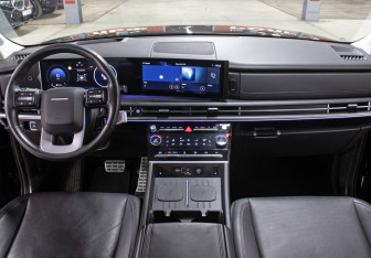 Подержанный автомобиль Hyundai Santa Fe 2023 года (15 фото)