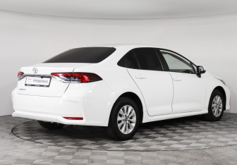 Подержанный автомобиль Toyota Corolla Sedan 2020 года (5 фото)