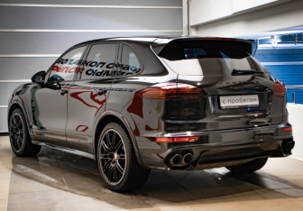 Подержанный автомобиль Porsche Cayenne 2015 года (6 фото)