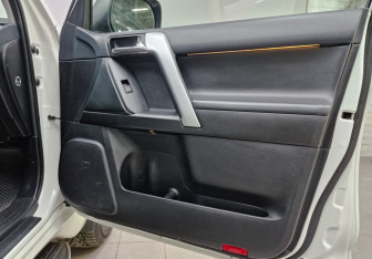 Подержанный автомобиль Toyota Land Cruiser Prado 2016 года (22 фото)