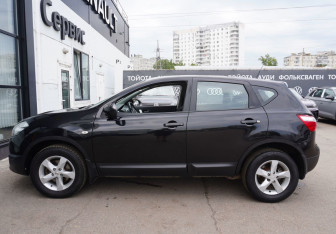 Подержанный автомобиль Nissan Qashqai 2012 года (8 фото)