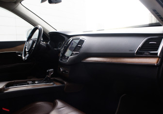 Подержанный автомобиль Volvo XC90 2017 года (11 фото)