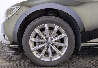 Подержанный автомобиль Volkswagen Passat Sedan 2018 года (13 фото)