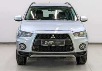 Подержанный автомобиль Mitsubishi Outlander 2011 года (2 фото)