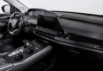 Подержанный автомобиль Changan UNI-K 2023 года (9 фото)