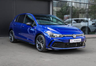 Подержанный автомобиль Volkswagen Golf Hatchback 2021 года (3 фото)