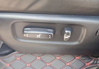 Подержанный автомобиль Toyota Land Cruiser Suv 2015 года (16 фото)